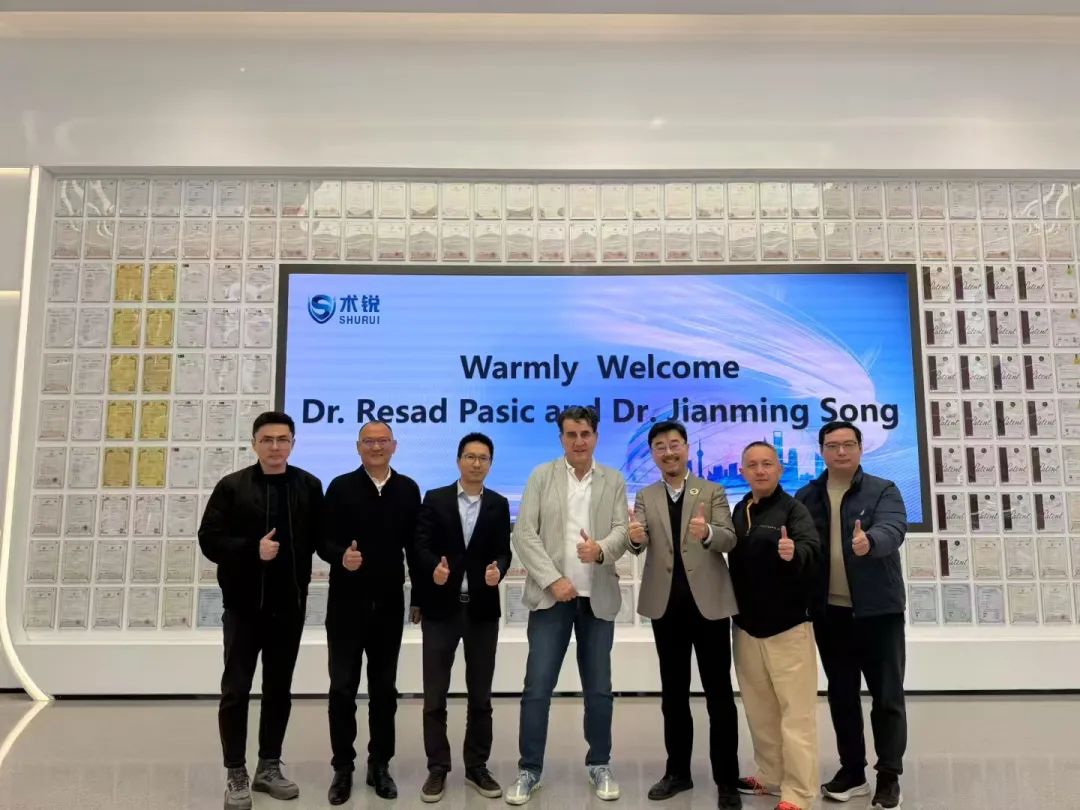 原创蛇形臂技术链接全球 术锐®机器人获国际权威妇科专家Dr.Resad Pasic盛赞