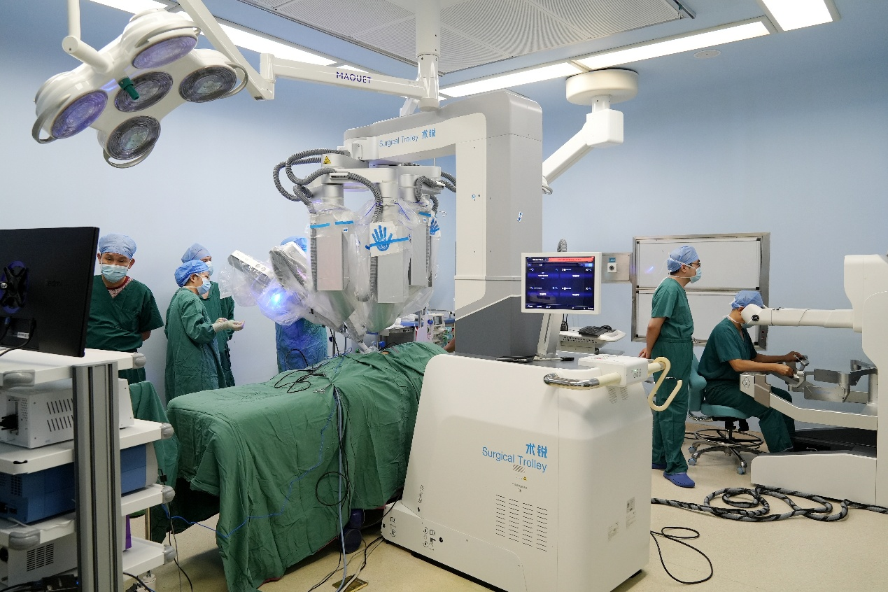 单孔手术机器人为5岁患儿重建输尿管